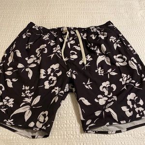 Fair Harbor men’s swim trunks never worn size large!